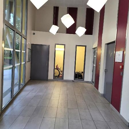 III Appart 2 Pieces, Neuf 200 M De Gare Parking Netflix Evry Courcouronnes Bagian luar foto