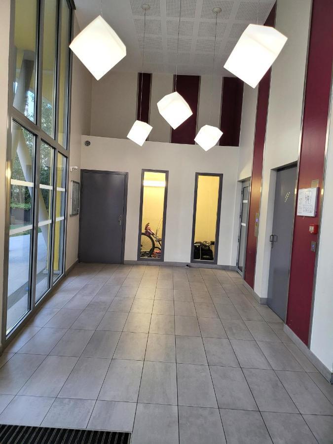III Appart 2 Pieces, Neuf 200 M De Gare Parking Netflix Evry Courcouronnes Bagian luar foto